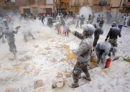 حرب الطحين والبيض.. حدث إسباني يعود كل عام!