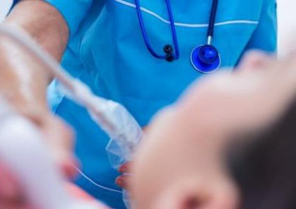 خمول الغدّة الدرقية: تعريفه وأسبابه وكيف يتم علاجه