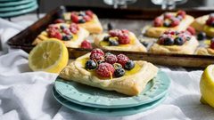 باف الليمون والتوت الطازج