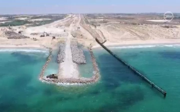 القناة العاشرة: "حاجز غزة البحري" شارف على الانتهاء