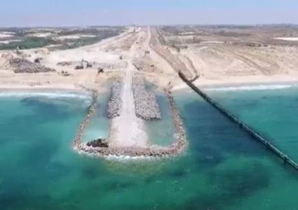 القناة العاشرة: "حاجز غزة البحري" شارف على الانتهاء