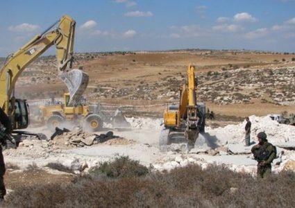 الاحتلال يجرف أراضي في قرية ظهر المالح جنوب غرب جنين