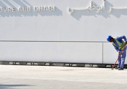 ملعب زايد يستعد لأضخم قداس في شبه الجزيرة العربية