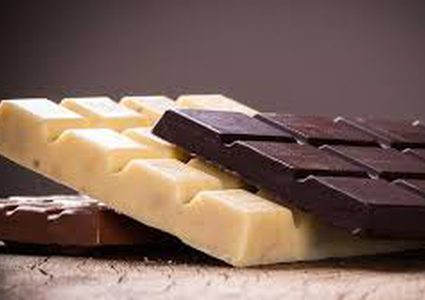 العلم يساعد على الاختيار بين الشوكولاته الداكنة أم البيضاء