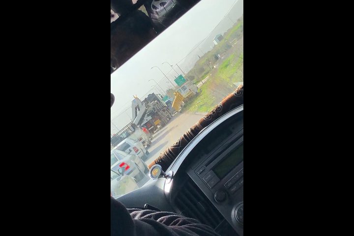 مستوطنون يهاجمون مركبات المواطنين جنوب نابلس