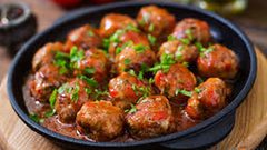 كرات اللحم الحرّة مع صلصة الشواء