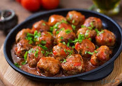 كرات اللحم الحرّة مع صلصة الشواء