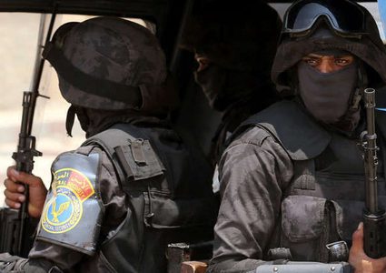 قاتل أولاده الثلاثة وزوجته يمثل جريمته البشعة كاملة في مصر