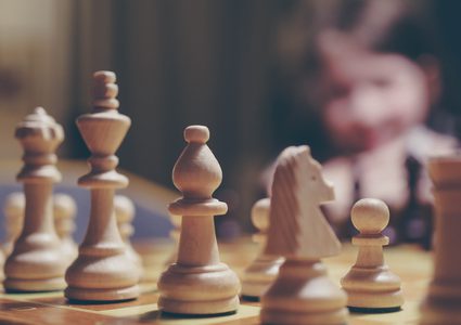 لعبة الشطرنج...تساعد على تنمية مهارات طفلك