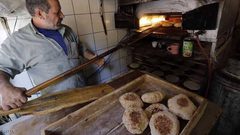 جدل في لبنان بسبب "سارق الخبز"
