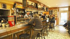 هل تطيل القهوة والكحول العمر إلى أكثر من 90 سنة؟