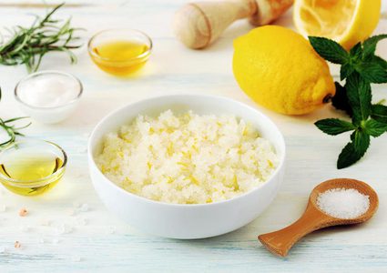 استخدامات ملح الليمون للملابس