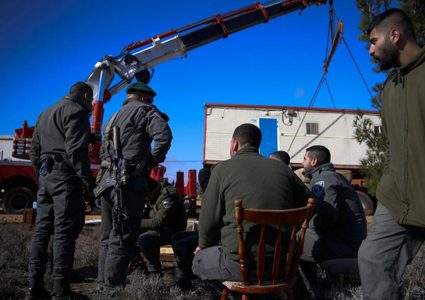 ايزنكوت يؤنب سكرتير نتنياهو للشؤون العسكرية بسبب بؤرة عمونا