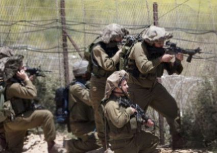 "حدشوت 24": اطلاق النار على فلسطينيين اقتربوا من السياج