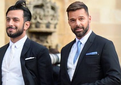 ريكي مارتن يعلن أنه أصبح أبا لطفلة مع زوجه سوري الأصل.