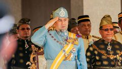 ملك ماليزيا يتنحى بعد شهرين من زواجه ملكة جمال روسية