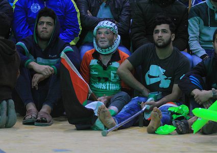 المشجعون الفلسطينيون يشاهدون كأس  الامم الآسيوية 2019 في الفترة ما بين فلسطين وسوريا ، في مدينة غزة في 6 يناير 2019