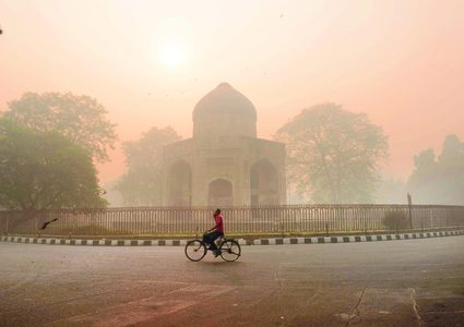 الضباب الدخاني ينقشع بفعل أمطار في نيودلهي وجودة الهواء"سيئة