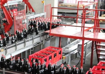 المشروبات الغازية و"سر العبوة الزجاجية".. العلم يقدم التفسير