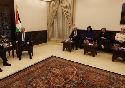 الحمد الله: يتم التنسيق لتسريع إعادة اعمار مخيم اليرموك