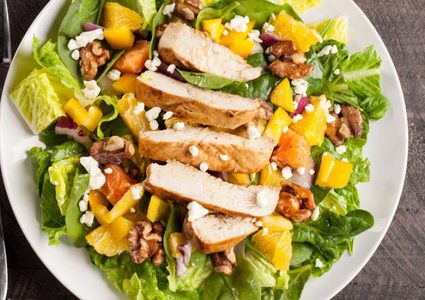 سلطة البرتقال بالدجاج والجوز