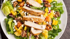سلطة البرتقال بالدجاج والجوز