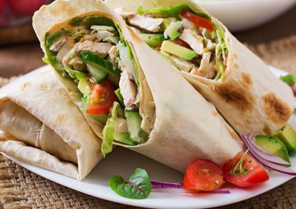 ساندويشات الدجاج مع الأفوكادو