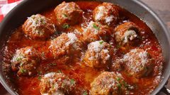 كرات اللحم المحشية بجبن الموزاريلا