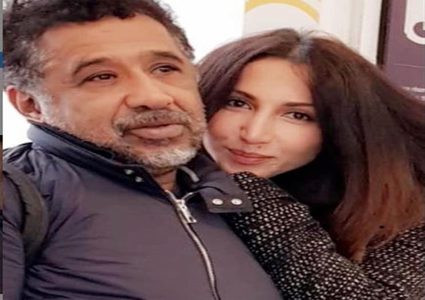زوجة الشاب خالد تتعرض للغزل وهذا هو الفاعل