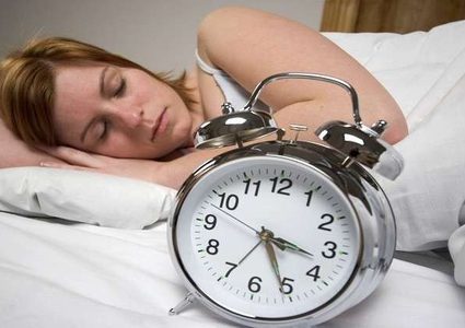 تعرف على أضرار النوم بعيون مفتوحة