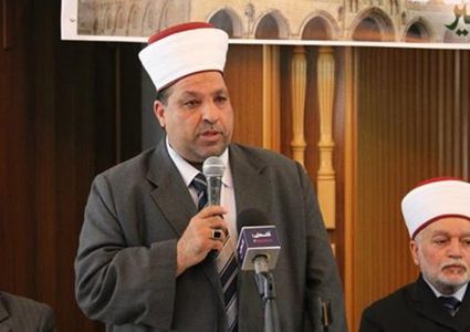 ادعيس يندد بالاقتحامات التي تنال من قدسية الأقصى