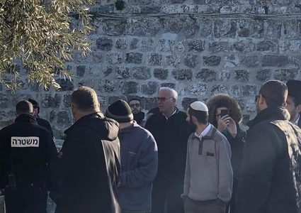 الحكومة: اقتحام "أوري أرئيل" للأقصى جزء من اعتداءات الاحتلال