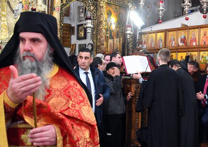 مشاركة رئيس الوزرء د.رامي الحمدالله في قداس منتصف الليل في كنيسة المهد بمدينة بيت لحم.