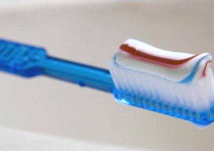 تعرف على 10 استخدامات لمعجون الأسنان للنساء