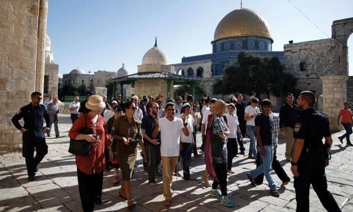 عشرات المستوطنين يقتحمون المسجد الأقصى بحراسة مشددة