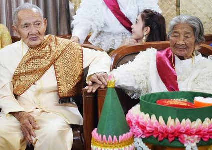 مُسن تايلاندي يتزوج بعمر الـ100!