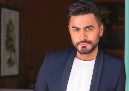 تامر حسني يحدث ضجة بصور والدته... وهذا ما كشفه عنها