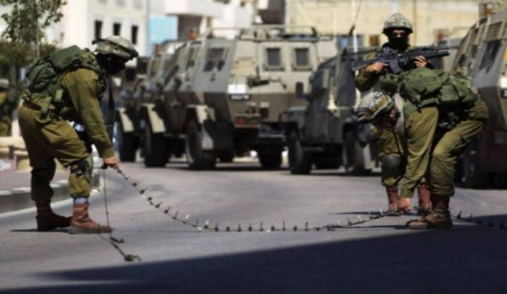 سلطات الاحتلال تغلق عدة طرق في الضفة الغربية