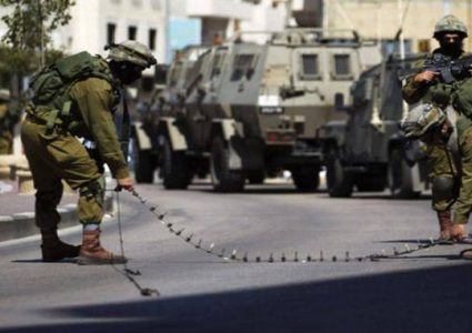 سلطات الاحتلال تغلق عدة طرق في الضفة الغربية