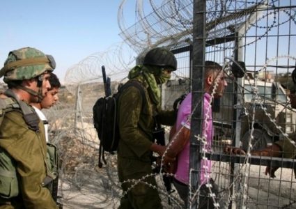 الاحتلال يعتقل فلسطينيا بزعم تسلله إلى مستوطنة شرق غزة