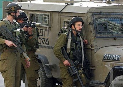 قوات الاحتلال تنصب حاجزًا على المدخل الرئيس لبيت فجّار