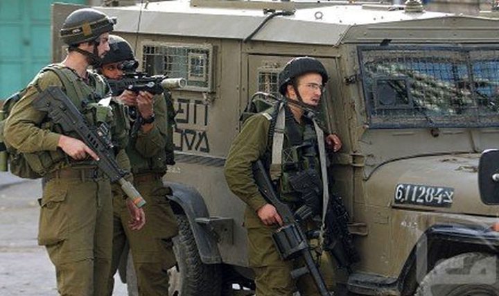 قوات الاحتلال تنصب حاجزًا على المدخل الرئيس لبيت فجّار