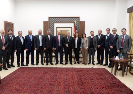 الرئيس يستقبل مجلس إدارة مؤسسة خالد الحسن لأمراض السرطان