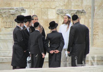 101 اعتداء وانتهاك للاحتلال بحق دور العبادة والمقدسات