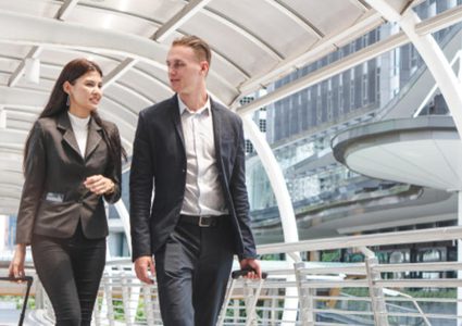 مجموعة نصائح لاخيار ملابس العمل للنساء والرجال