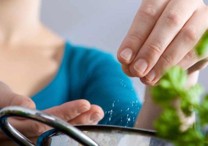 تجنّبوا تناول الملح أثناء اتباع حمية غذائية