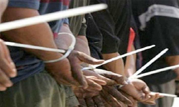 قضاة عراقيون: عصابات تتاجر بالفتيات عبر «فيسبوك»