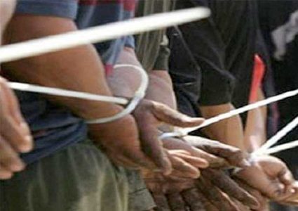 قضاة عراقيون: عصابات تتاجر بالفتيات عبر «فيسبوك»