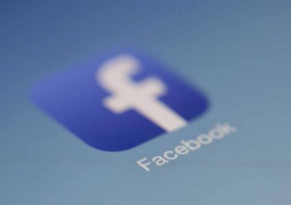 فيسبوك وسامسونغ.. مشكلة "مشتركة" تثير عاصفة من الانتقادات