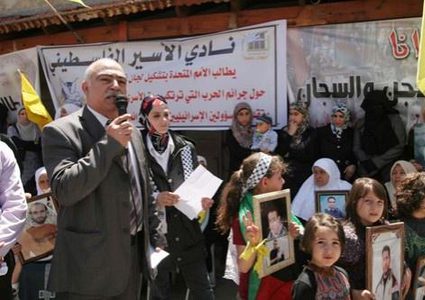 وقفة تضامنية مع الأسير سامي أبو دياك الذي يتهدده خطر الموت